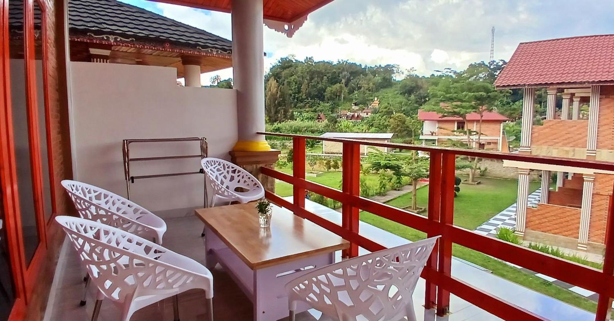 Juma Cottages Tuktuk Siadong Exterior photo