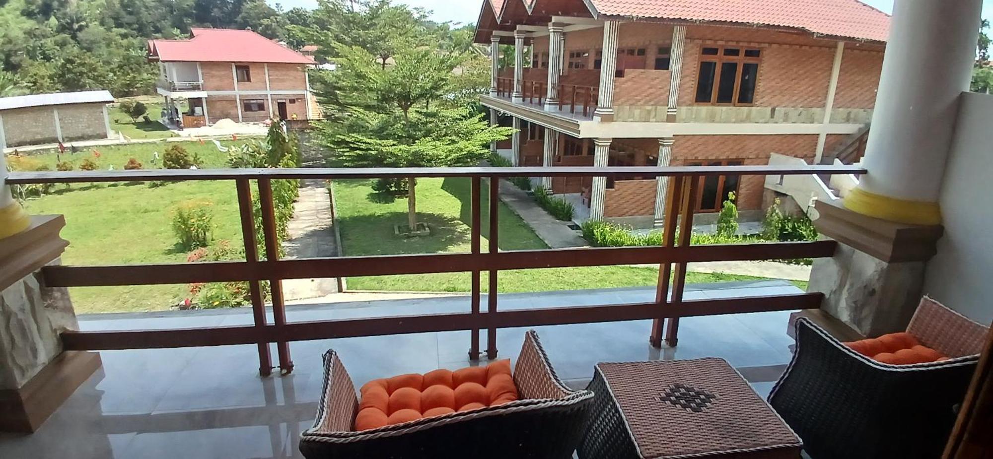 Juma Cottages Tuktuk Siadong Exterior photo