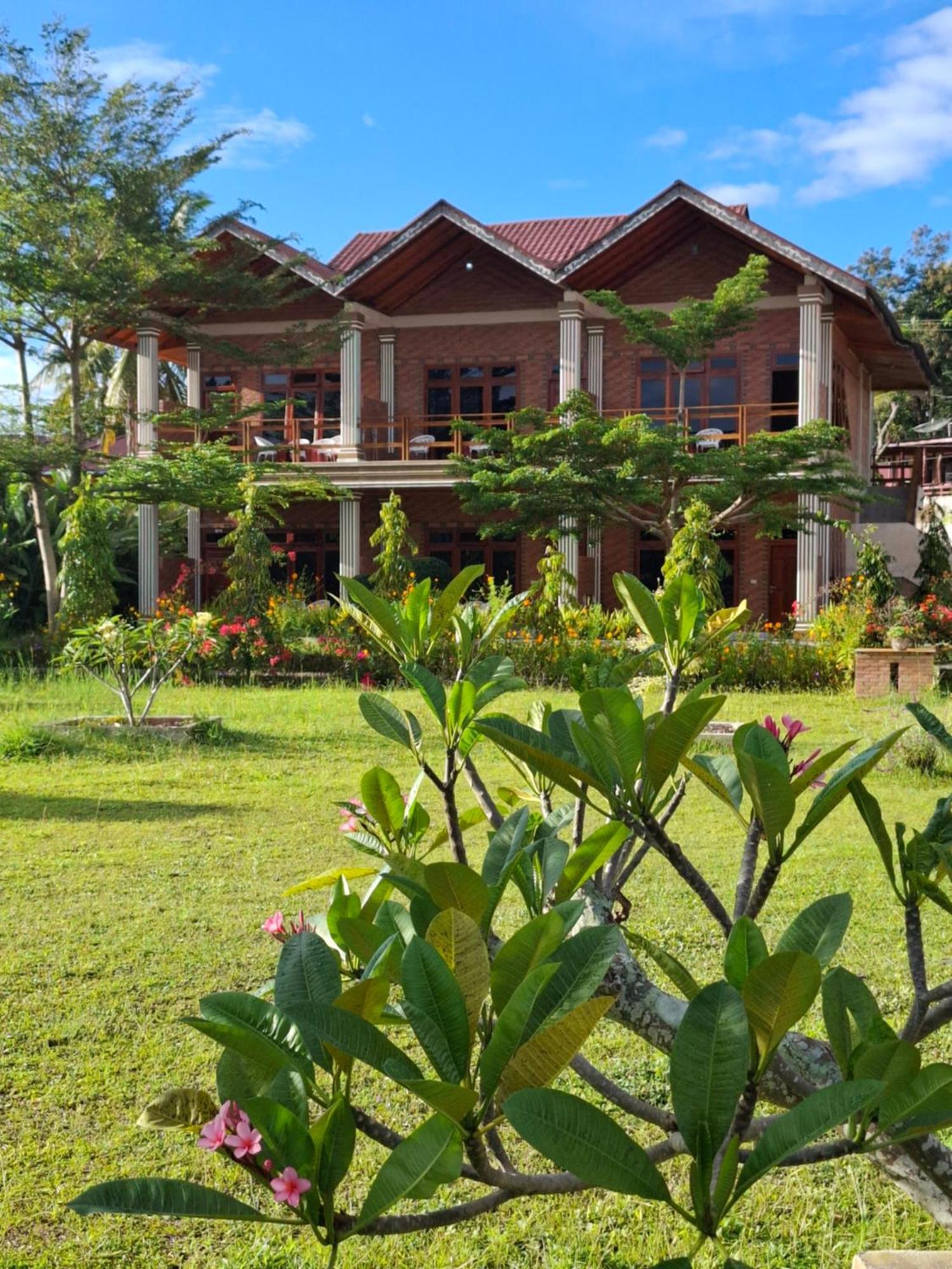 Juma Cottages Tuktuk Siadong Exterior photo