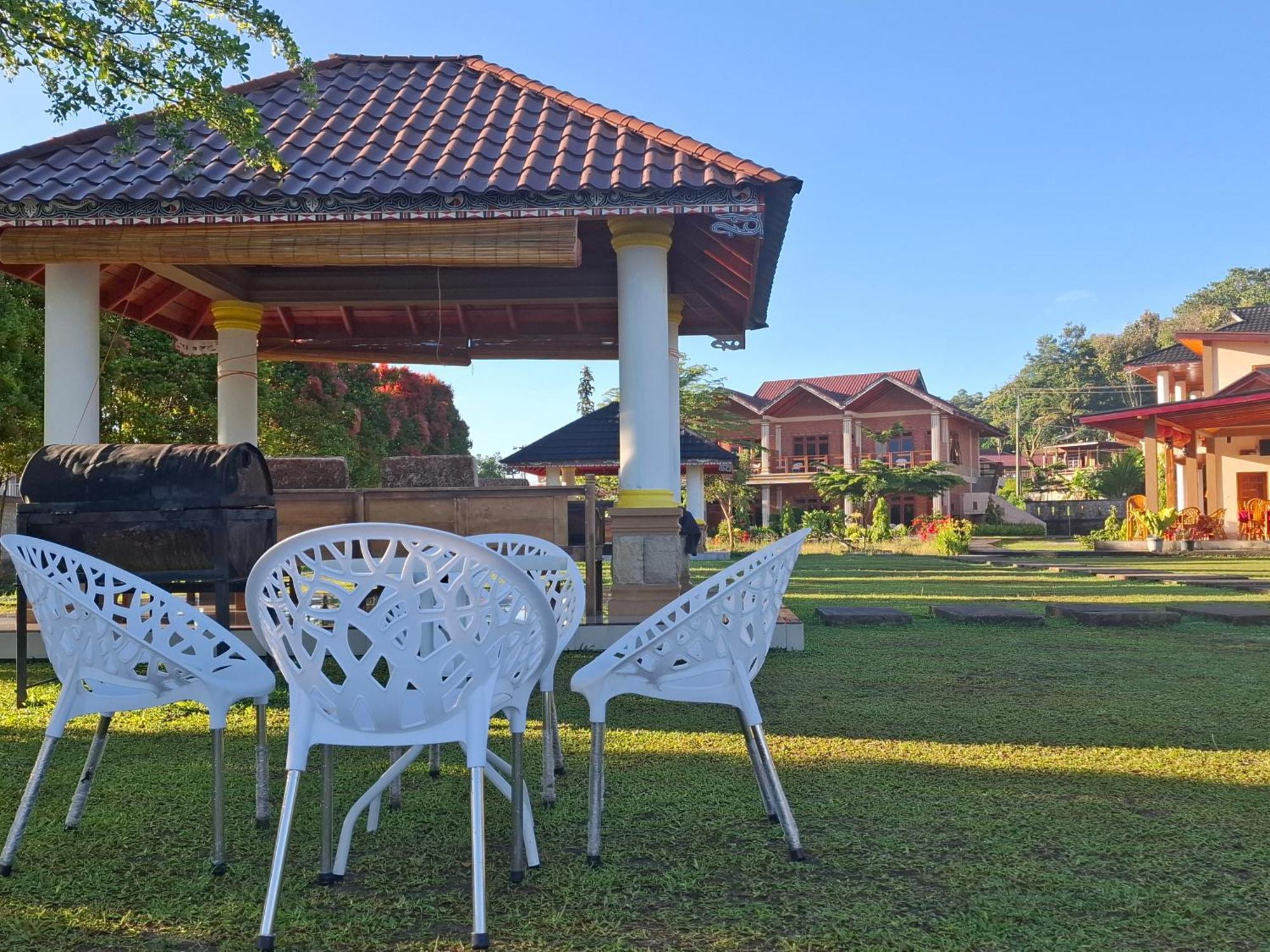 Juma Cottages Tuktuk Siadong Exterior photo