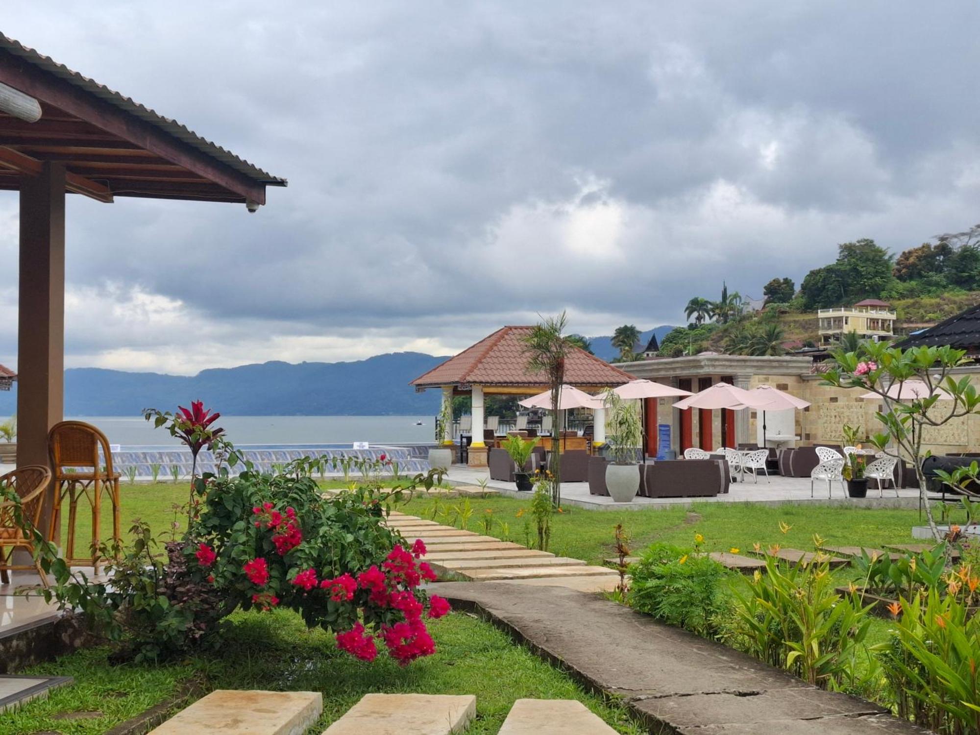 Juma Cottages Tuktuk Siadong Exterior photo