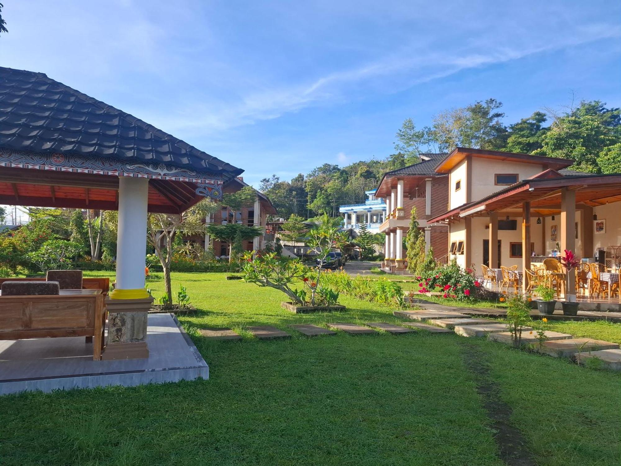Juma Cottages Tuktuk Siadong Exterior photo