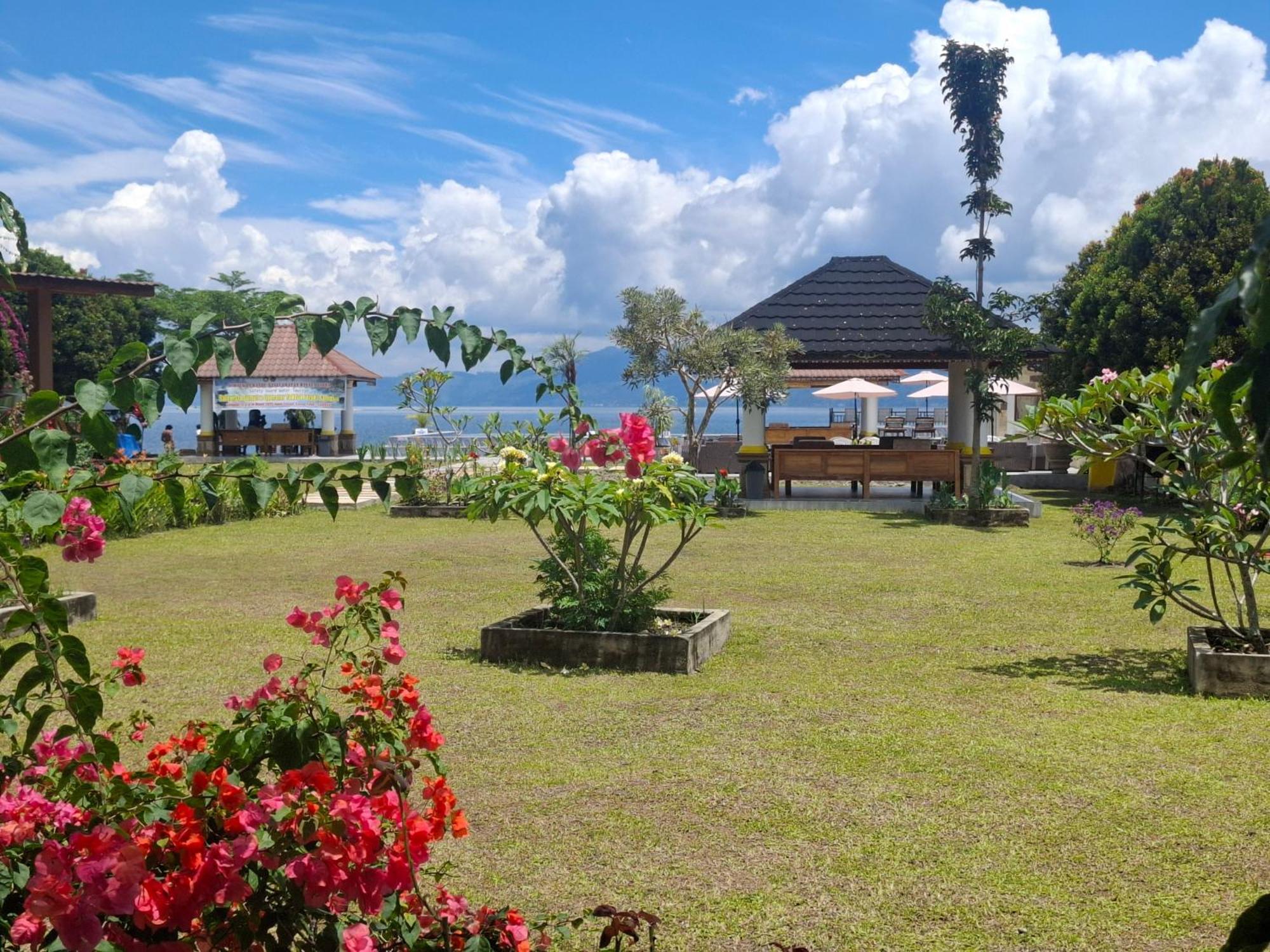 Juma Cottages Tuktuk Siadong Exterior photo